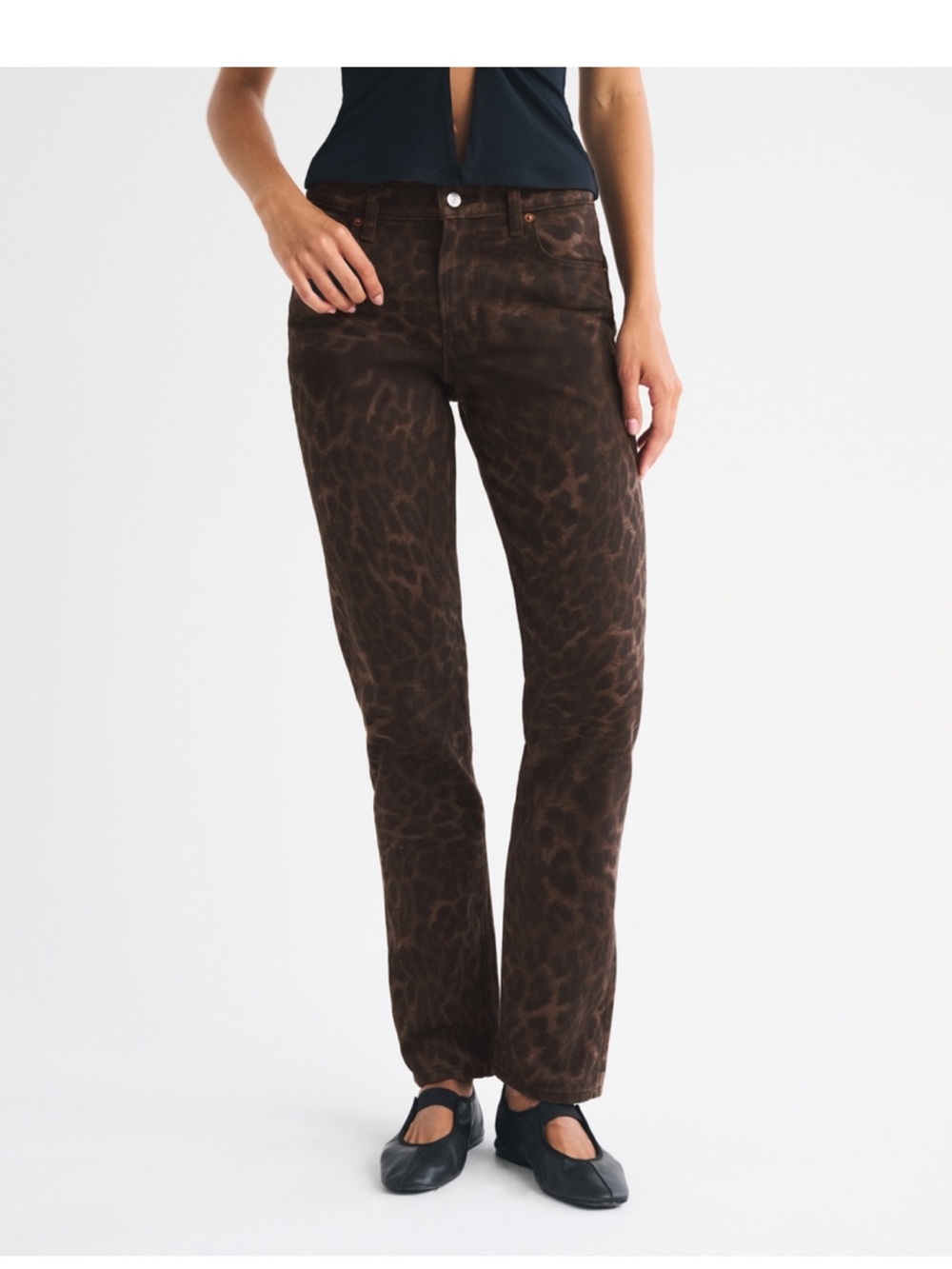 Abercrombie and Fitch - Mid Rise 90s Straight Leopard Print Jean